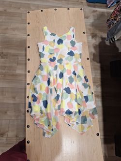 Size 12 girls dress. Beautiful colors and detail