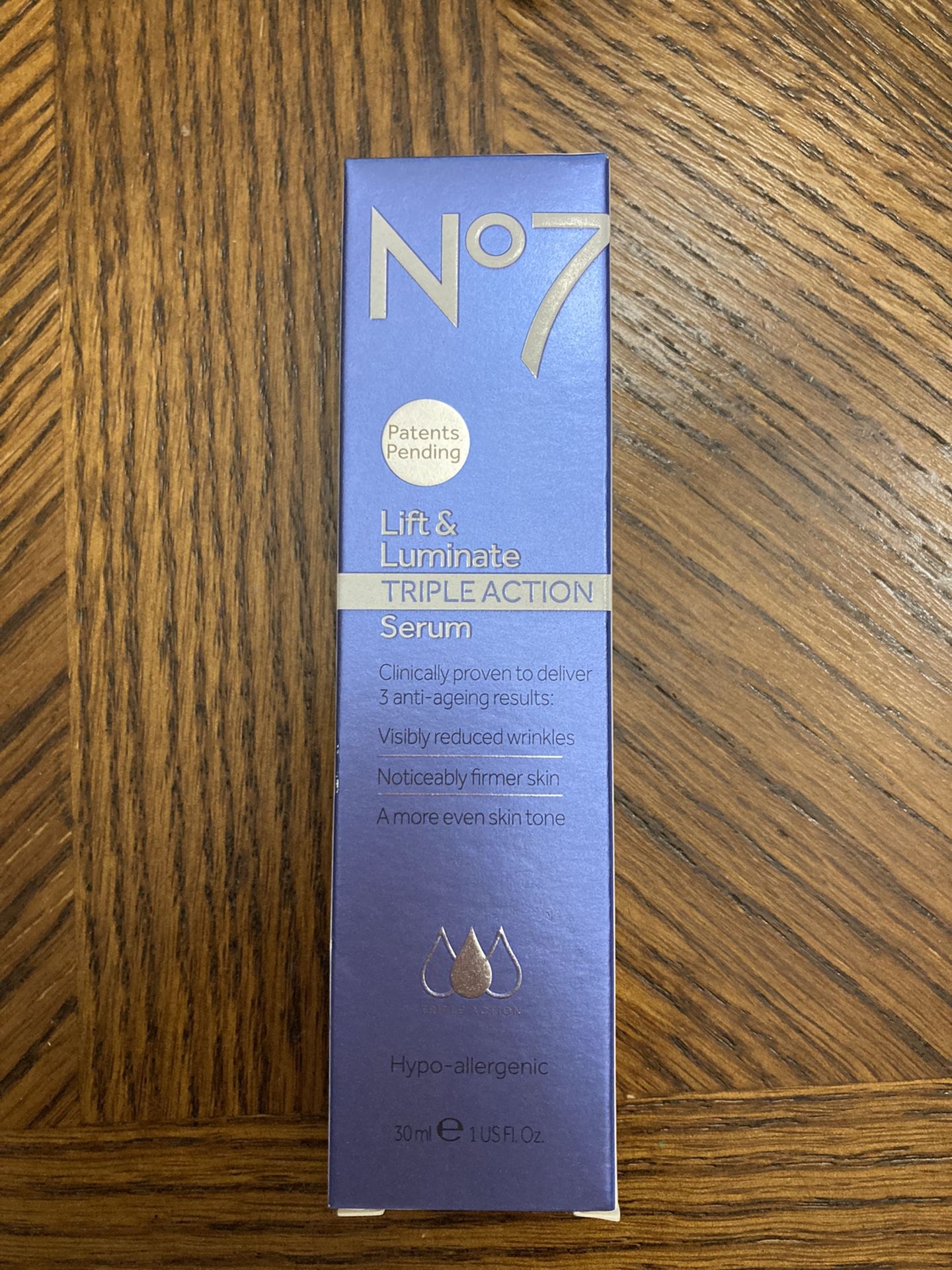 NWT No7 Lift & Luminate Triple Action Serum 1oz