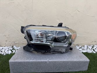 TOYOTA TACOMA LED (-2016 2017 2018 2019 2020 2021 2022 2023-) HEADLIGHT HEADLAMP LEFT DRIVER SIDE LH ORIGINAL USED OEM