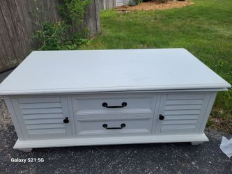 Lift top coffee table