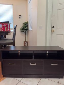 Entertainment Center/TV Stand