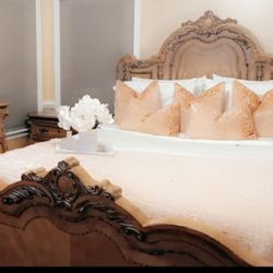 Queen Bed With 2 Nightstands + A Dresser With Mirror 