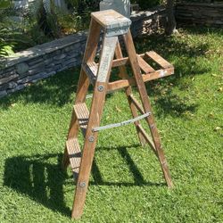 4ft Wood Ladder