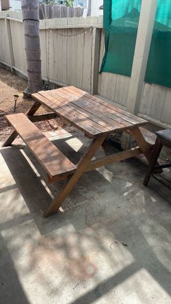 Free picnic table