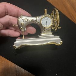 Sewing Machine Desk Clock Breeze Collection Watch Silver Gold Tone QUARTZ CLOCK