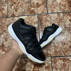 Jordan 11 Low 72-10 Size 11