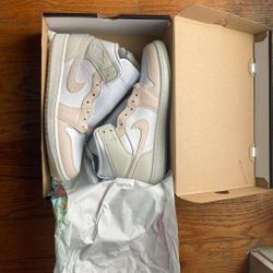 Air Jordan 1 Mid  SE