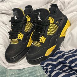 Jordan 4 Retro | Thunder (Yellow)