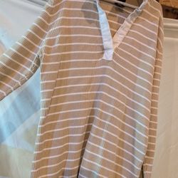 RAFAELLA BEIGE & WHITE COLLARED V-NECK POLO SIZE M