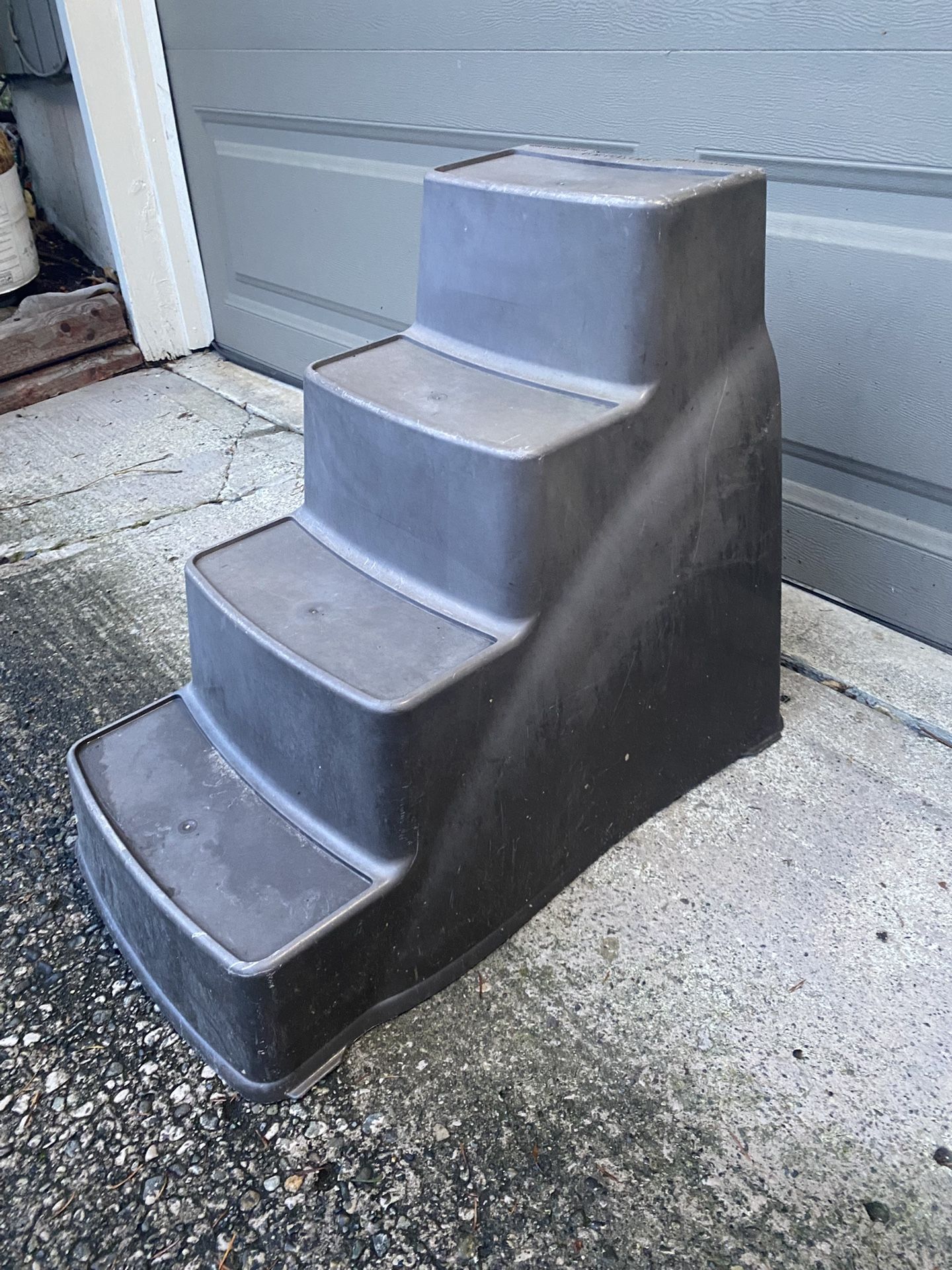 4-Step Pet Stairs / Dog Steps – Heavy Duty Plastic – Up to 70 lbs