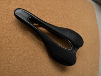 Selle Italia SLR Superflow Carbon Saddle – 130mm