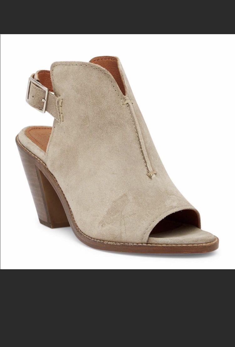 Frye Womens Courtney Sling Peep Toe SlingBack Mules Ash Size 9.5 Tan. Condition is Pre owned. See pictures ask questions and make an offer!