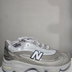 New Balance 1000 Retro Runner (Grey/Metallic) - Women's Size 8 (6.5Y)