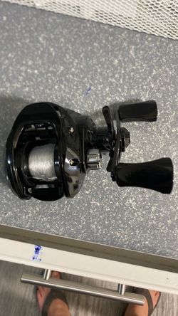 Bait caster black