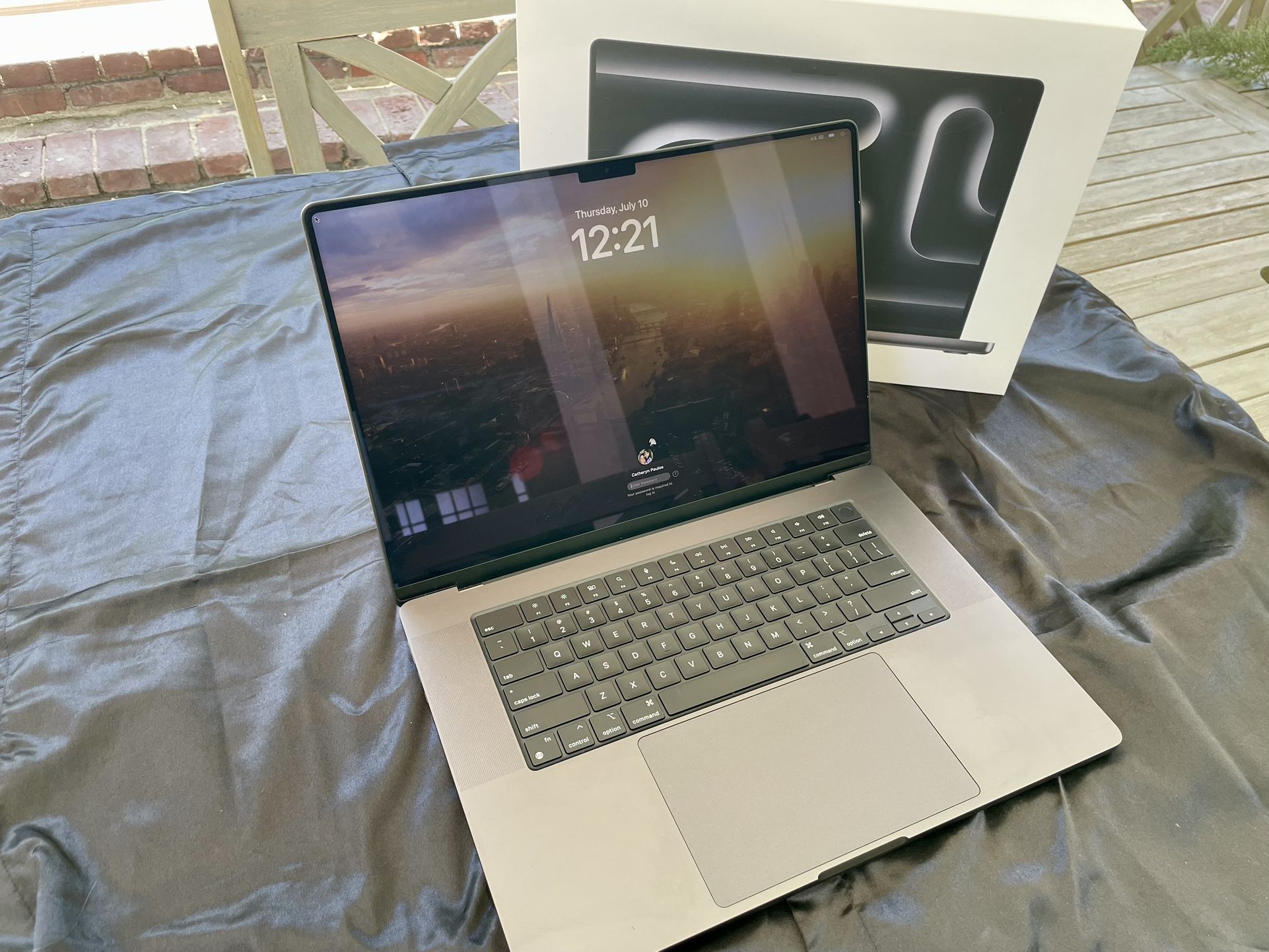 ✨ 16-inch MacBook Pro (M3 Pro, 36GB RAM, 512GB SSD) – Like New! ✨