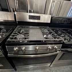 Stainless Steel 5 Burner Gas Stove In Excellent Condition!