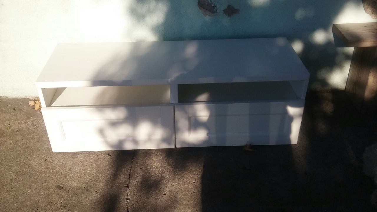 Ikea white tv stand in great condition