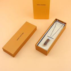 Interpret the street theme with modern aesthetics,