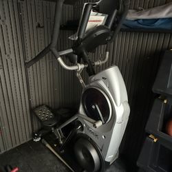 Bowflex M7 Like New 