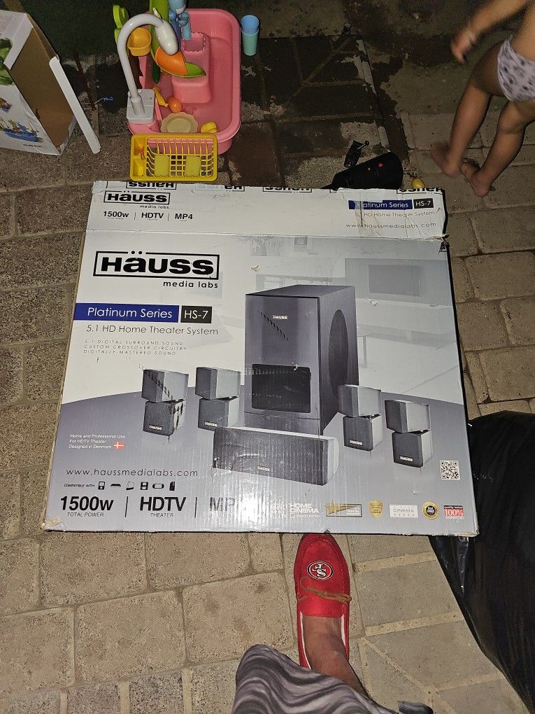 Surround Sound Theater Speaker Sistum New Open Box