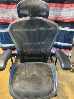 Herman Miller Aeron size B with headrest office chair