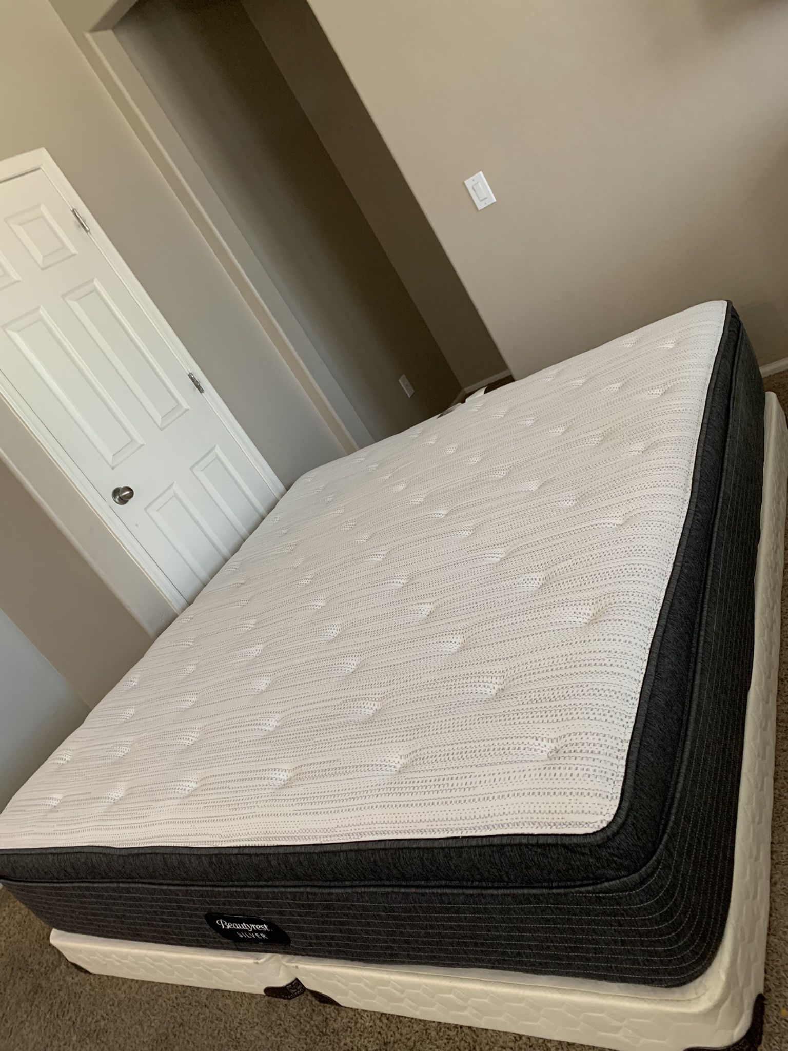 KING BEAUTYREST SILVER PILLOW TOP MATTRESS AND FREE BOX SPRINGS