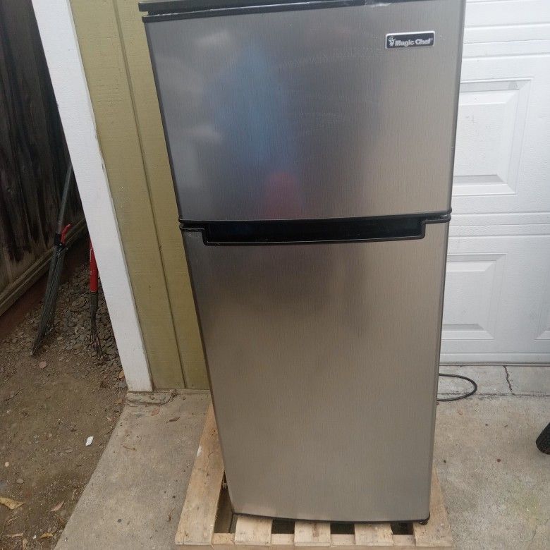 Magic Chef 2 Door Fridge
