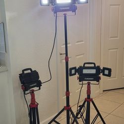 7000 LUMEN MULTI-DIRECTIONAL LED TRIPOD