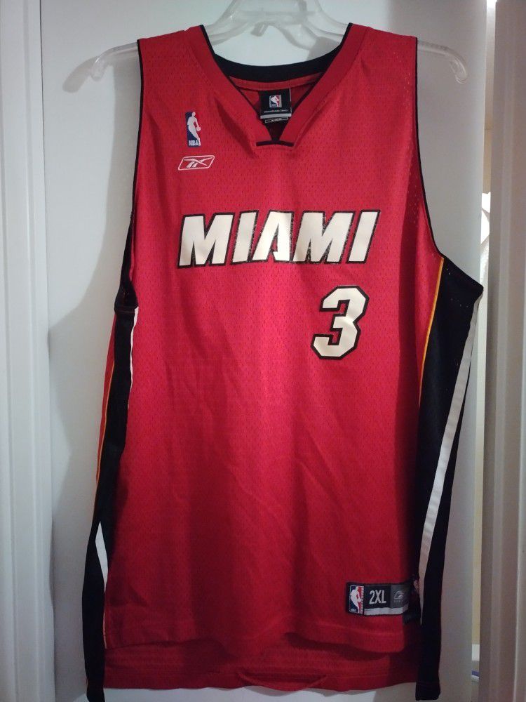 Reebok Dwayne Wade White Miami Heat Authentic Swingman Jersey Mens Large NBA.  for Sale in Lynn, MA - OfferUp