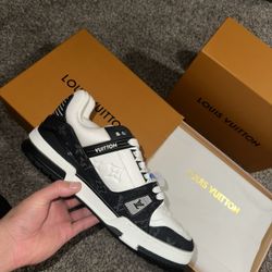 Louis Vuitton Trainers $200