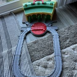 Thomas The train Roundhouse Tracks