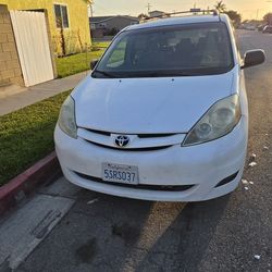 2006 Toyota Sienna Van Le