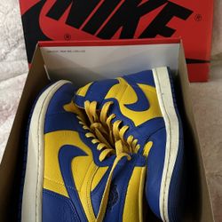 Nike sneakers men 8/women 9