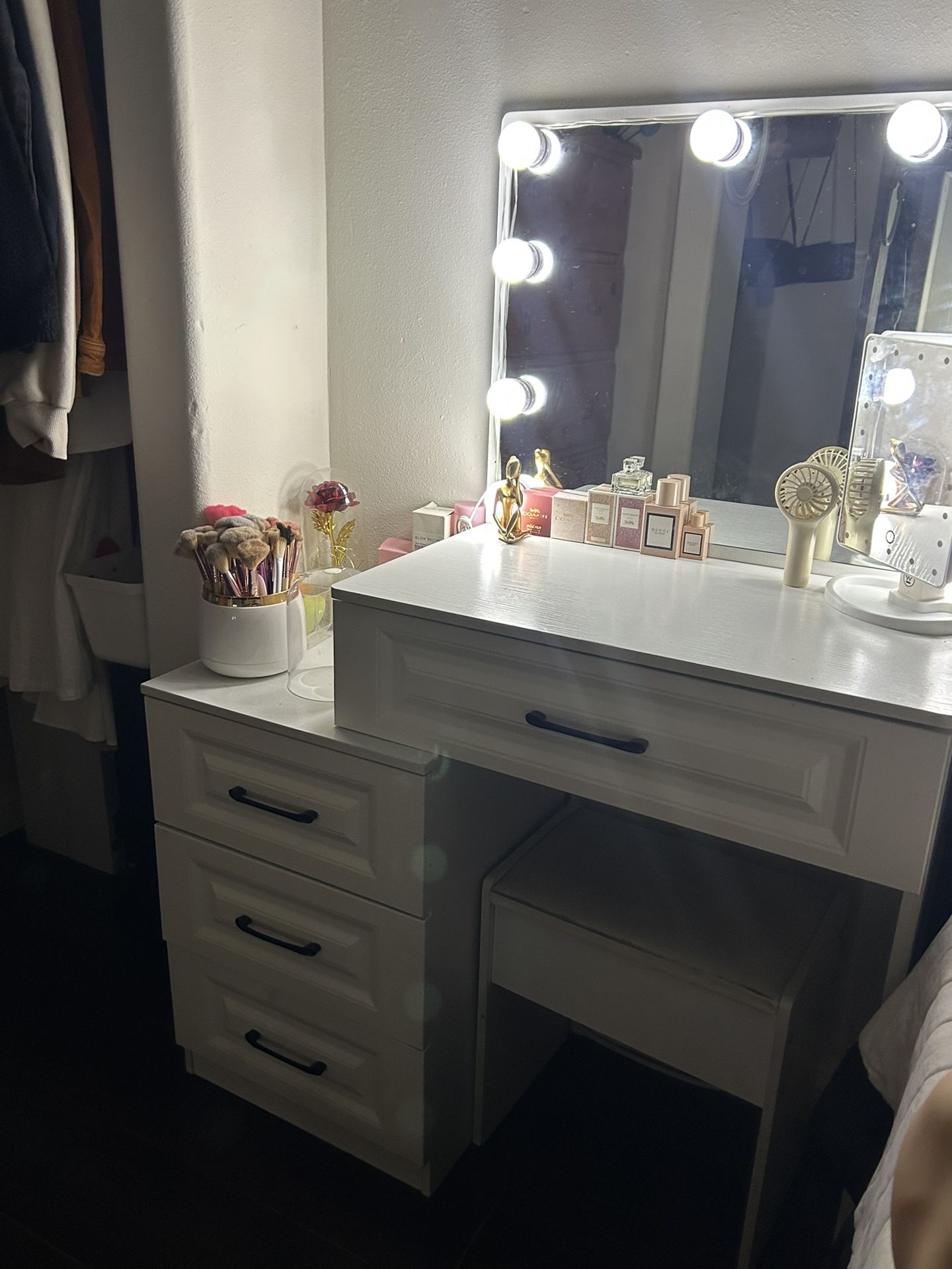 Makeup Vanity 🎀