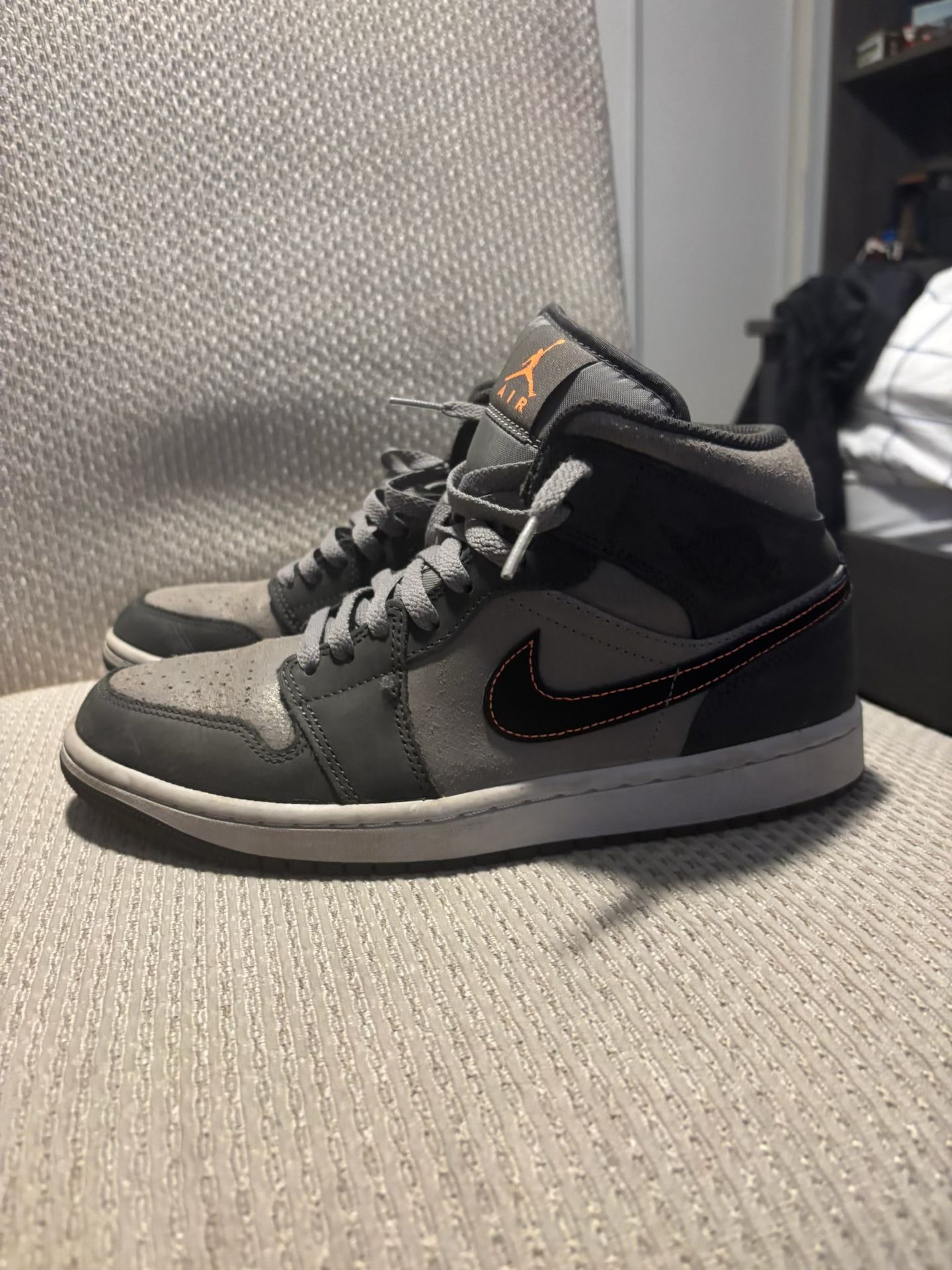 Air Jordan 1 Mid SE