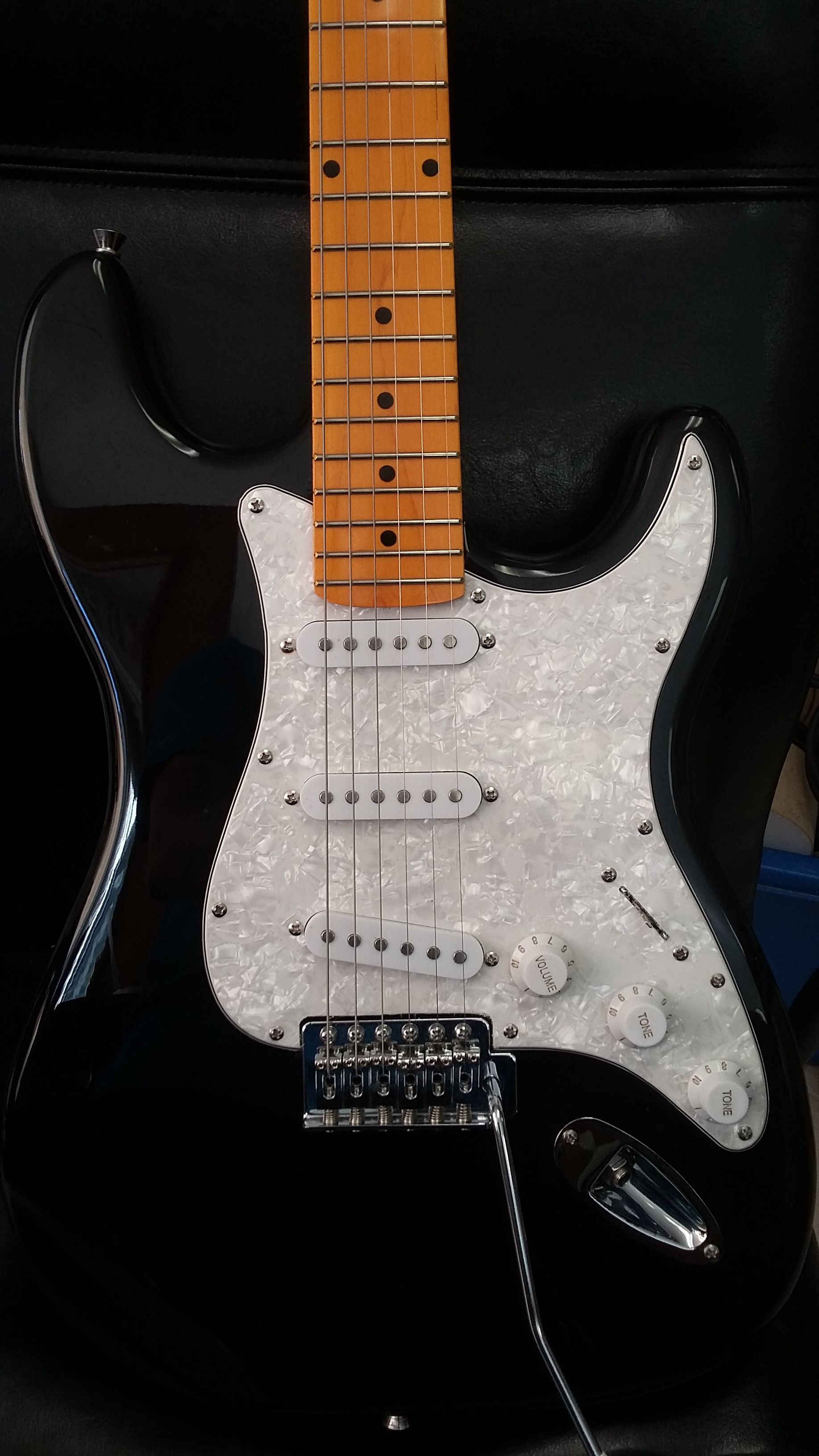 Spectrum Or eleca strat style electric guitar