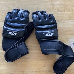 World TaeKwonDo Federation Gloves (Medium) *Like New*