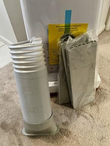 LG LP1018WNR 10000 BTU 115V Portable Air Conditioner with Remote Control White