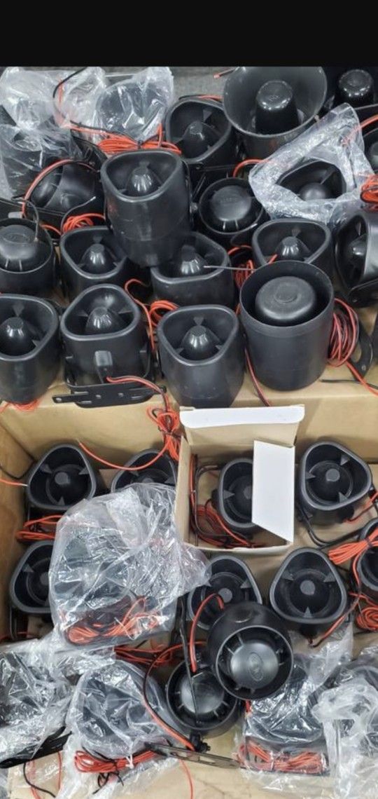 EMERGENCY ALARM HORNS DIFFERENT SIZES AND SOUNDS GOOD FOR SIDE BY SIDE AND BIKES AND HUNTING $9.50 EACH