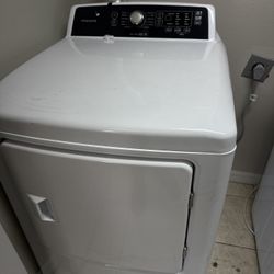 Fridigaire Washer And Dryer Set 