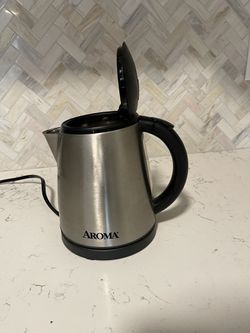 Aroma Housewares 4-cup Electric Kettle for Sale in Jersey City, NJ - OfferUp