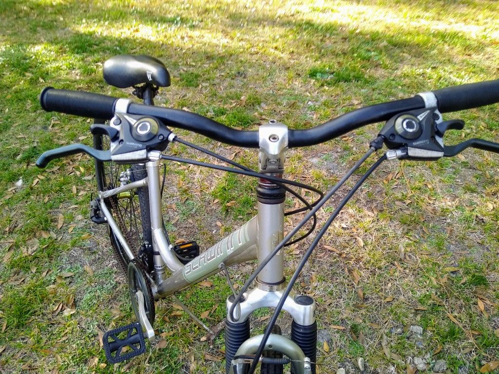 schwinn avenue hybrid