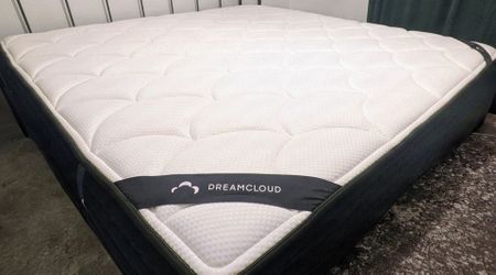 King sized mattress GREAT CONDITION -includes delivery 🚚