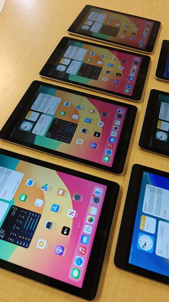 iPad 6th And 5th Wifi 32 GB Like New