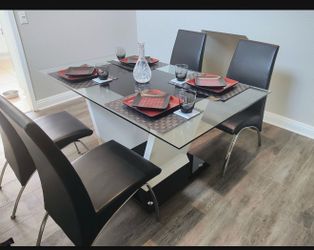 Modern glass-top dining table w/ 6 chairs.