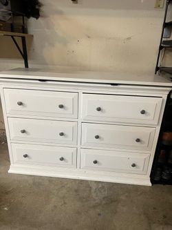 Dresser with 6 drawers