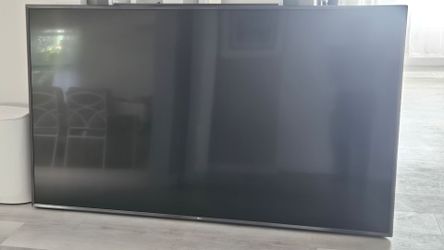LG 86" 4K HDTV (NOT WORKING - PARTS ONLY)
