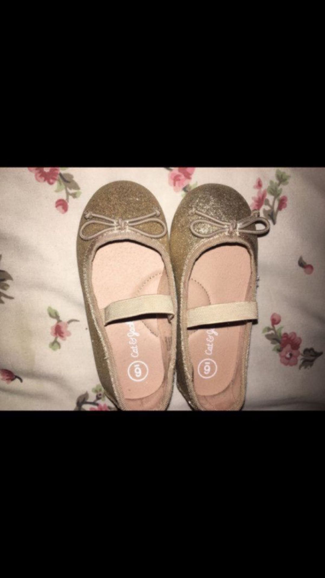Toddler gold dressy shoes worn once size 6c