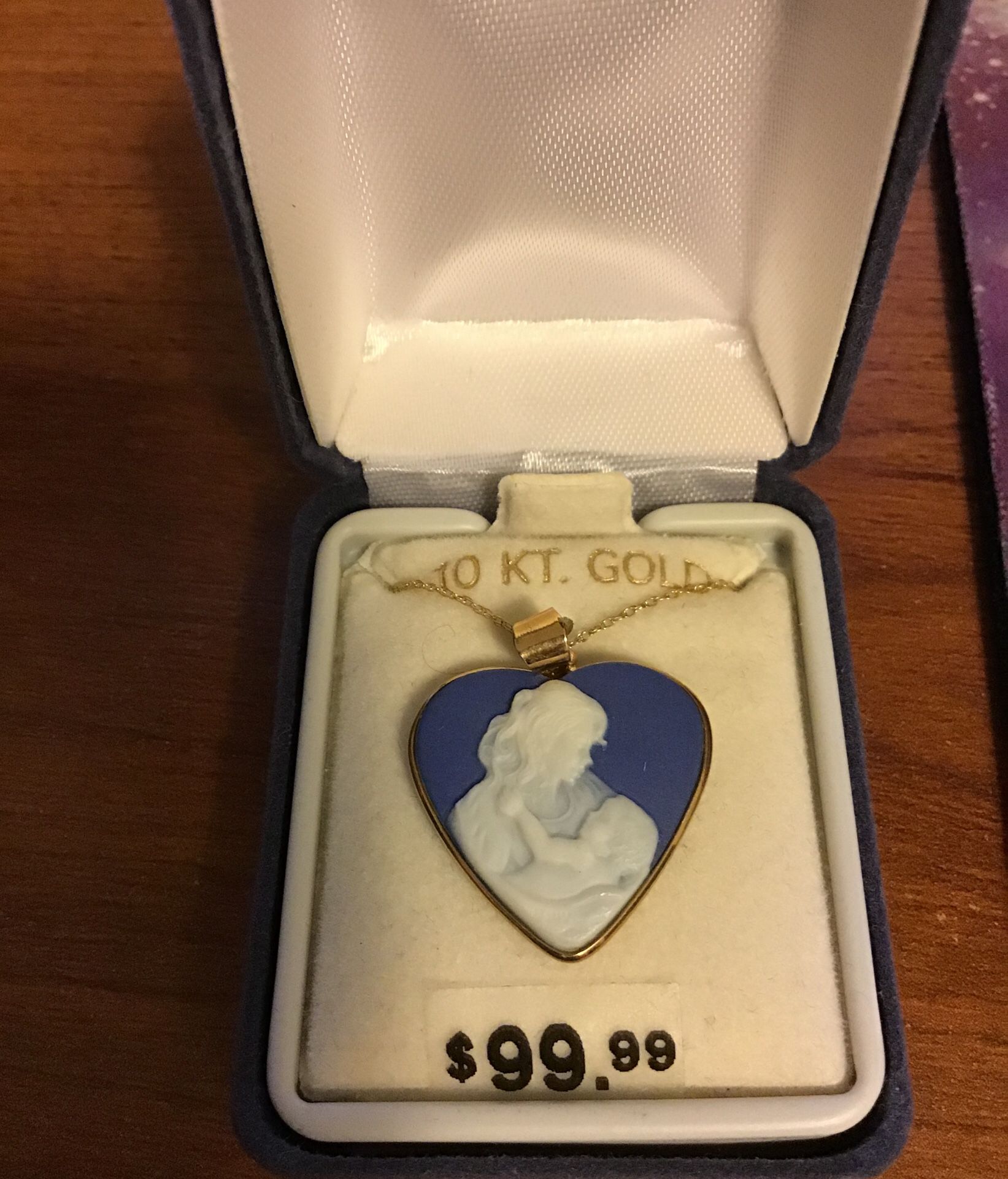 10 Kt yellow gold blue jasper mother and child Heart Pendant w/ 18” chain.