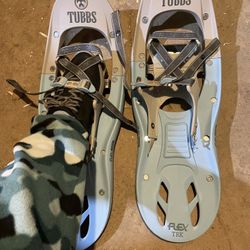Women’s 22 inch snow shoes (PENDING)********